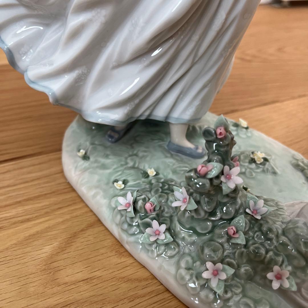 リヤドロ　春を告げる小鳥たち