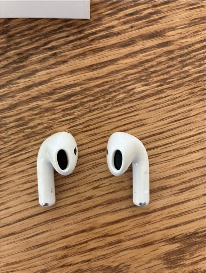 正規品！AirPods4 本体 ホワイト　ノイズキャンセリングなし