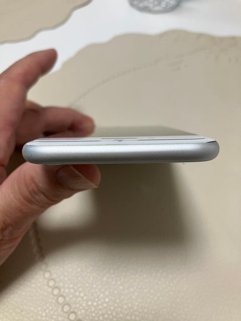 お得★美品★iPhone8★バッテリー100%シルバー☆SIMフリー☆箱&備品付