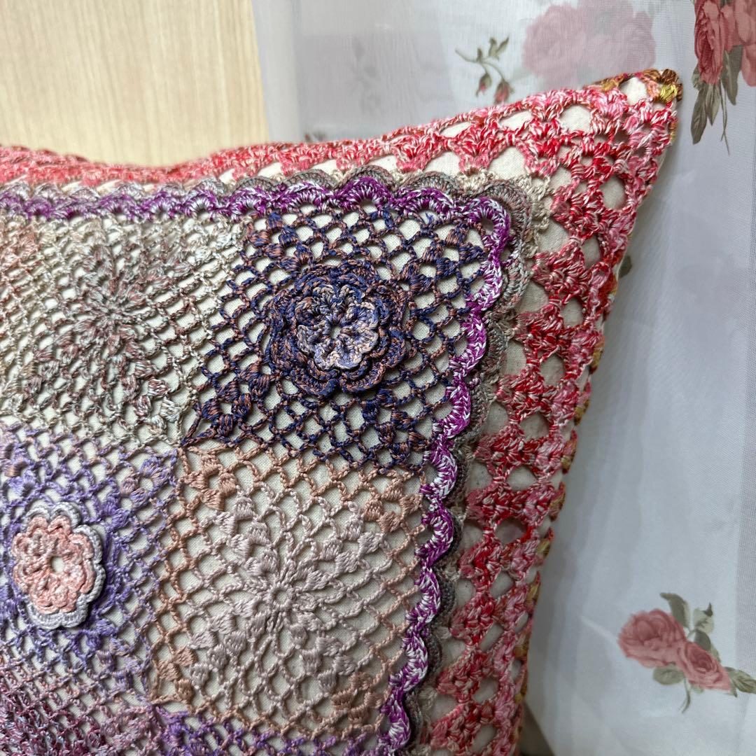 クッションカバー　オリムパス刺繍糸のクッションカバー手編みhandwork