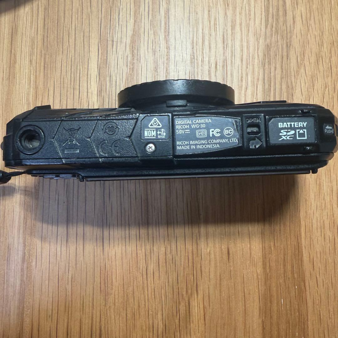 RICOH WG-30 防水デジタルカメラ 純正＋社外バッテリー計3個 充電器付