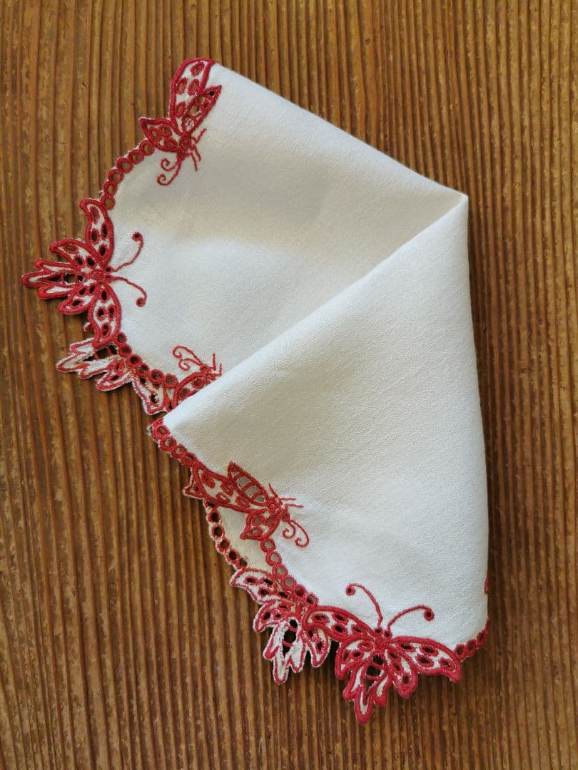 アンティークフランス オープンカットワーク バタフライ∞赤糸刺繍 縮緬風ドイリー