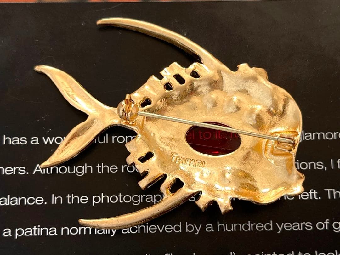 TRIFARI特大！ガラスヴィンテージブローチB237