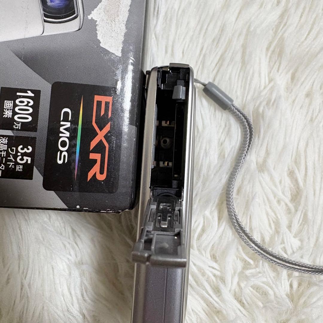 【希少・箱付き】FUJIFILM FINEPIX Z900EXR シルバー