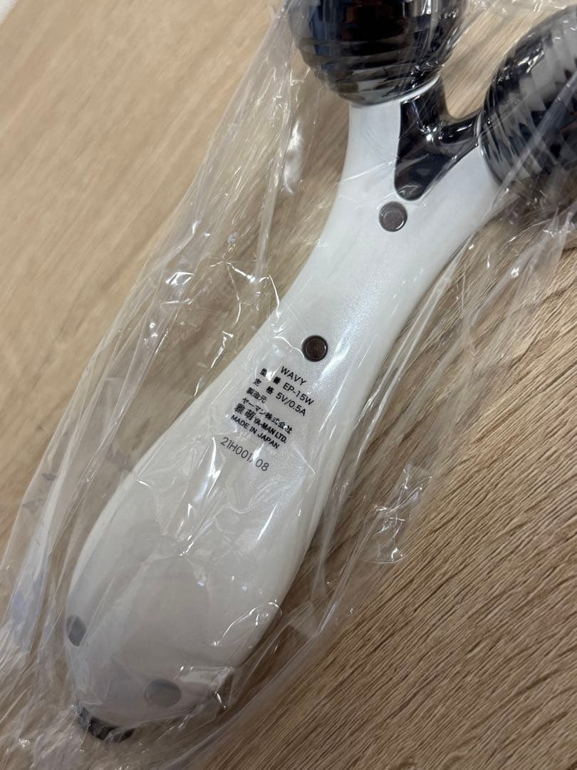 新品　ヤーマンYA-MAN 美顔ローラー 美顔器 WAVY EP-15W