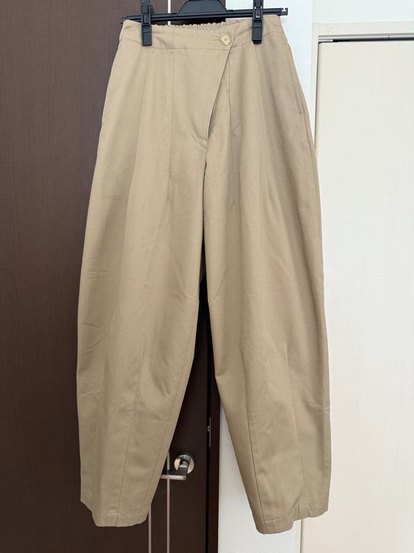 nala コクーンチノパンツ