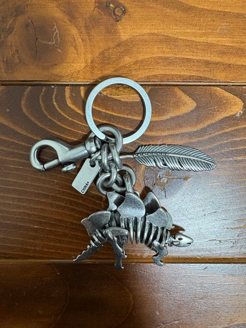 ぽんちゃん【新品】COACH コーチ キーホルダー 恐竜65134-SLV