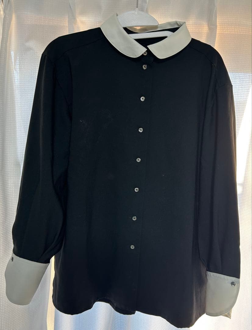 foufou ラウンドバイカラートロブラウス