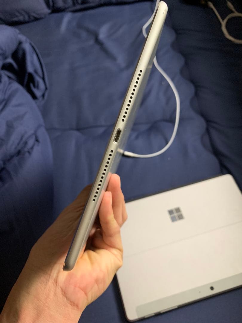 Windowsタブレット 約10インチ キーボード付き。 iPad付きです。