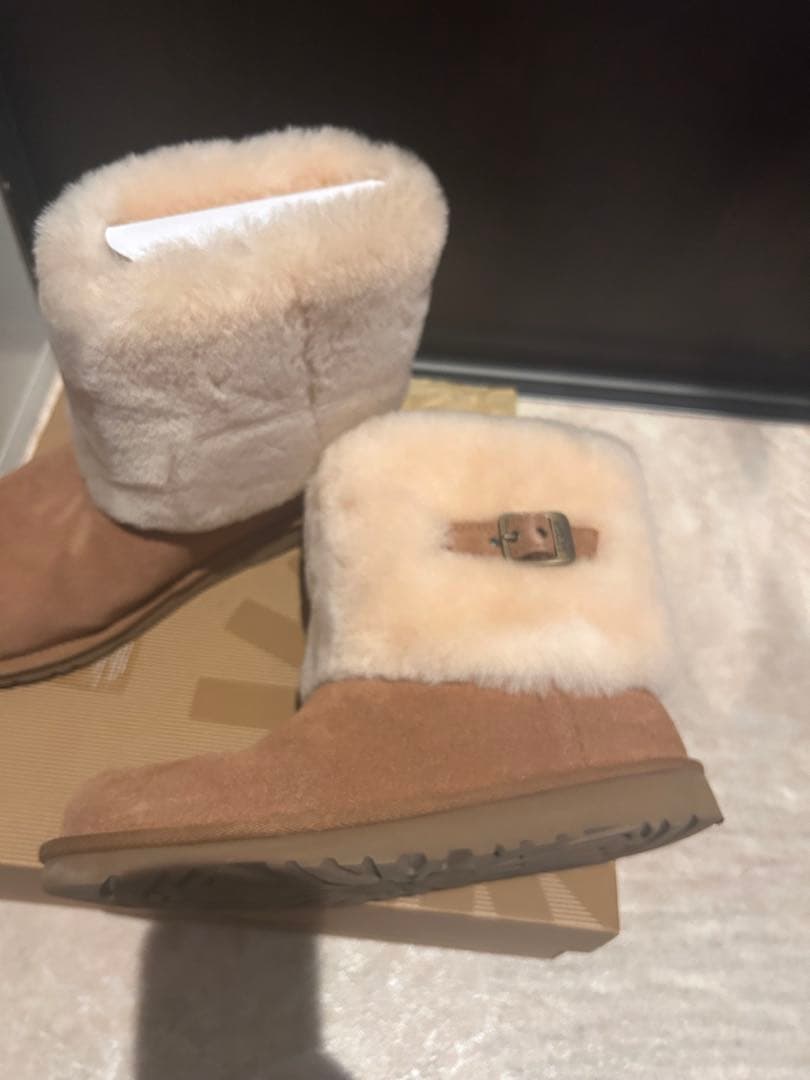 期間限定UGG ムートンブーツ ブラウン バックル付き