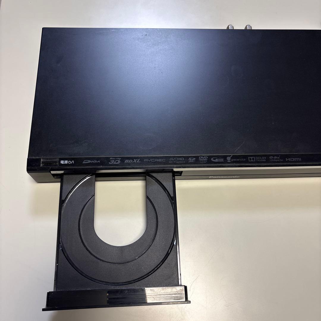 Panasonic ブルーレイレコーダー 本体とリモコン
