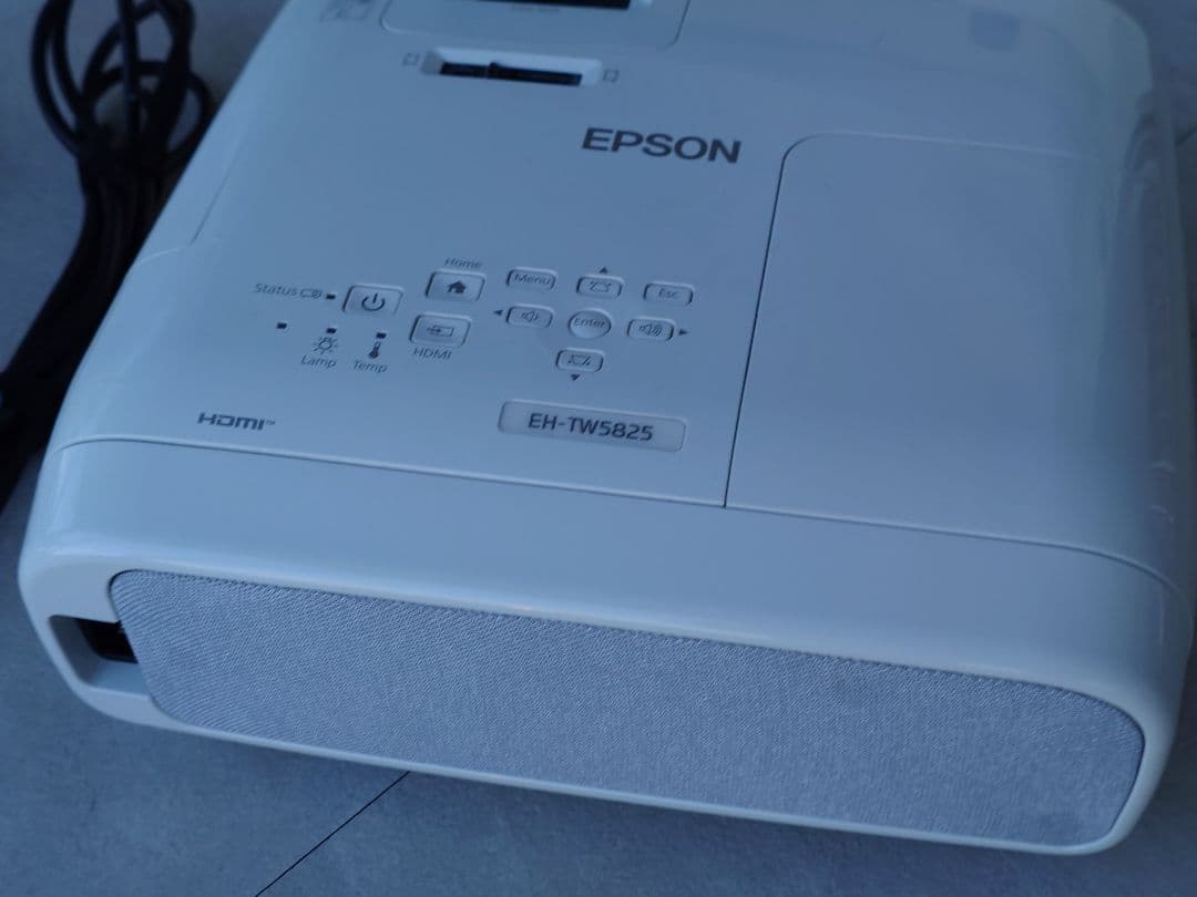 EPSON EH-TW5825 プロジェクター 高評価モデル リモコン付