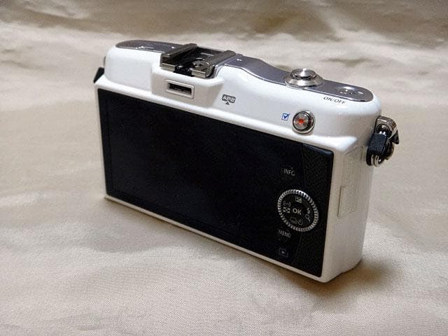 オリンパス OLYMPUS PEN mini E-PM1 ボディのみ ホワイト