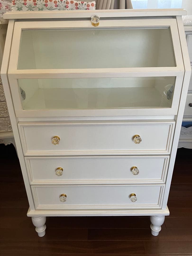 ガラスキャビネット【アンティーク調】【引出し付き】