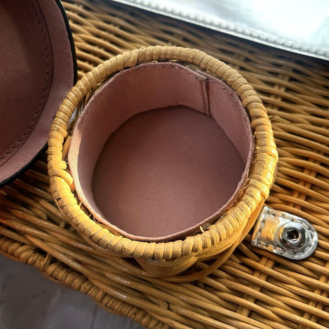 未使用 完売品　ケイトスペード カゴバック カメラ ショルダーバッグ　シルバー