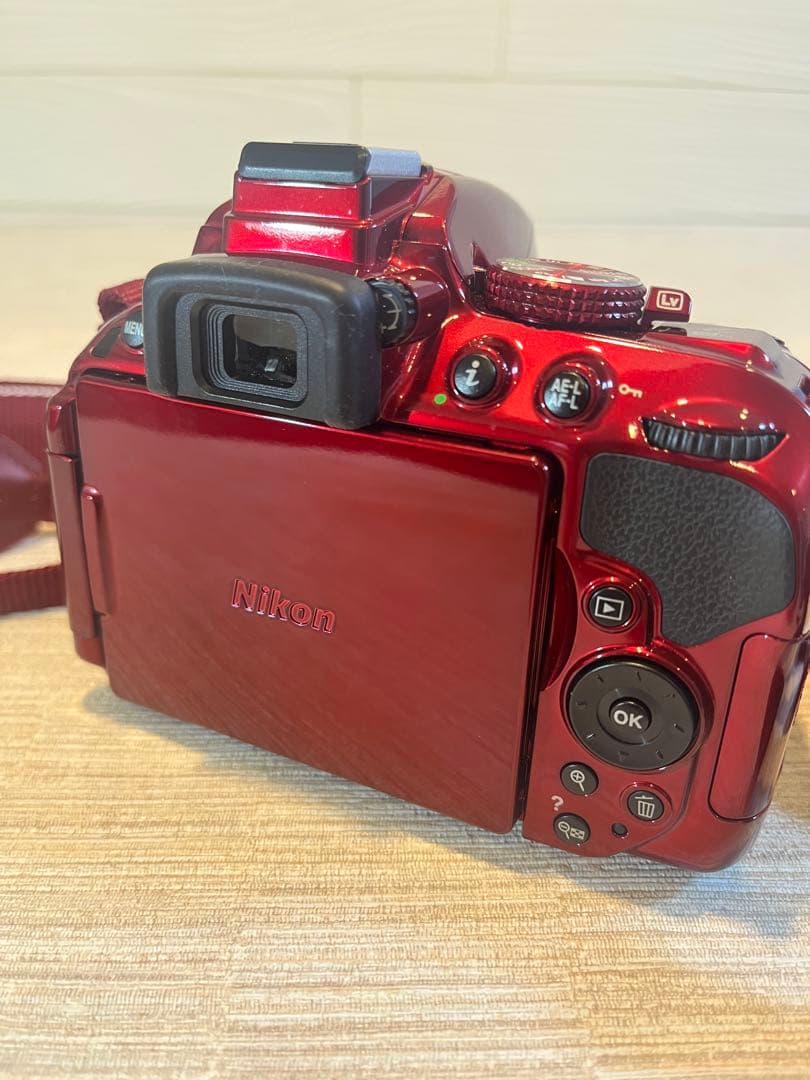 美品　ニコン D5300 一眼レフカメラ レッド