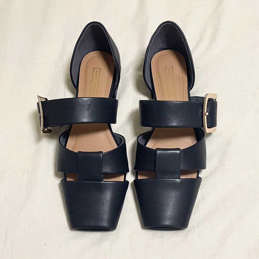 バックル付きブラックパンプス