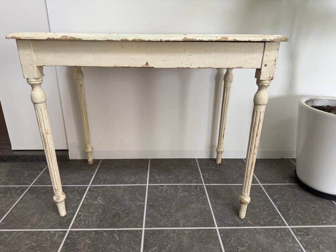 フランスアンティーク　シャビーシックなペイントの木製テーブル