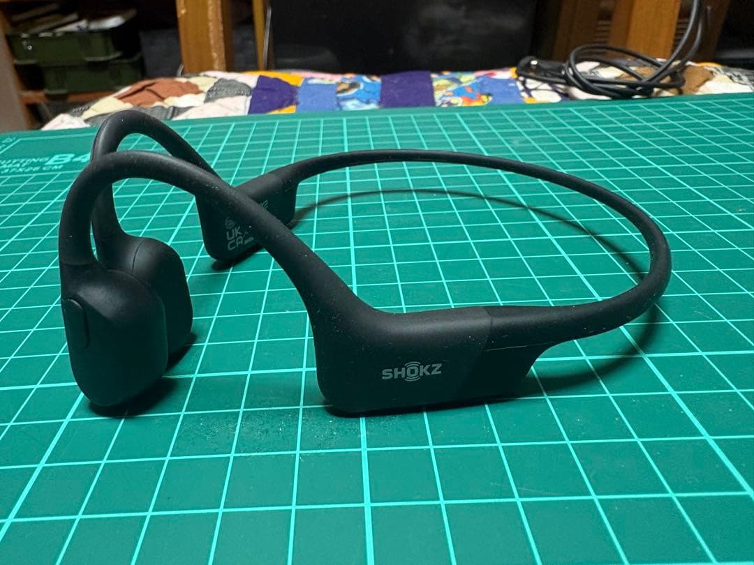 SHOKZ OPENRUN MINI Black骨伝導イヤホン 本体充電ケーブル