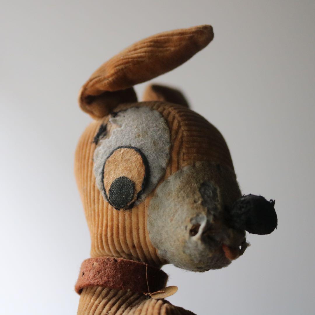 たち耳イヌのぬいぐるみ　おがくず人形 ブロカントヴィンテージアンティーク蚤の市