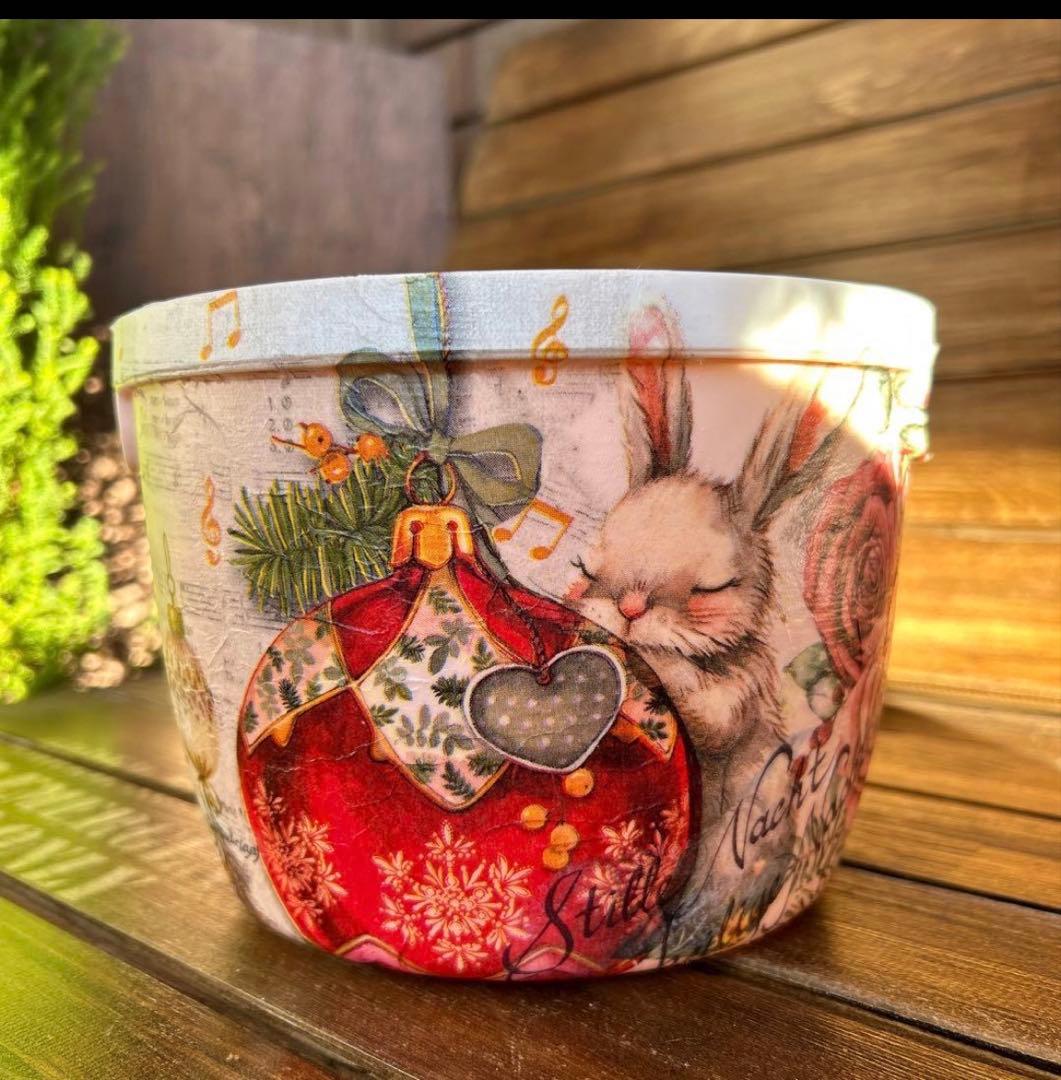 Yoさま専用ですリメイク缶 ハンギングポット たまごを抱いたうさぎさんとローズ