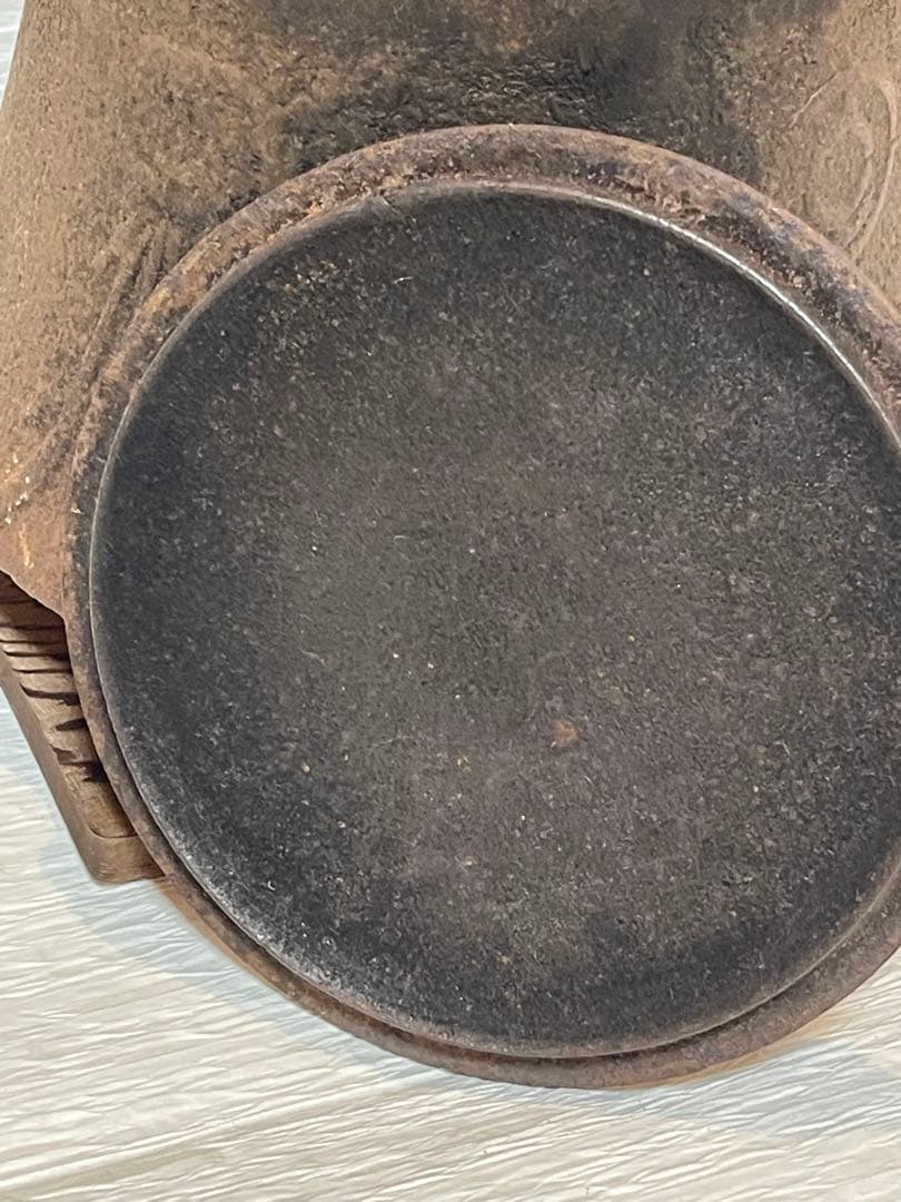 南部鉄器　鉄瓶　鉄製浮彫り鉄瓶　アンティーク　時代物122