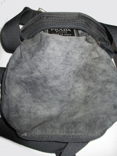 m21621★プラダ★斜め掛けショルダーバッグ・収納袋付き