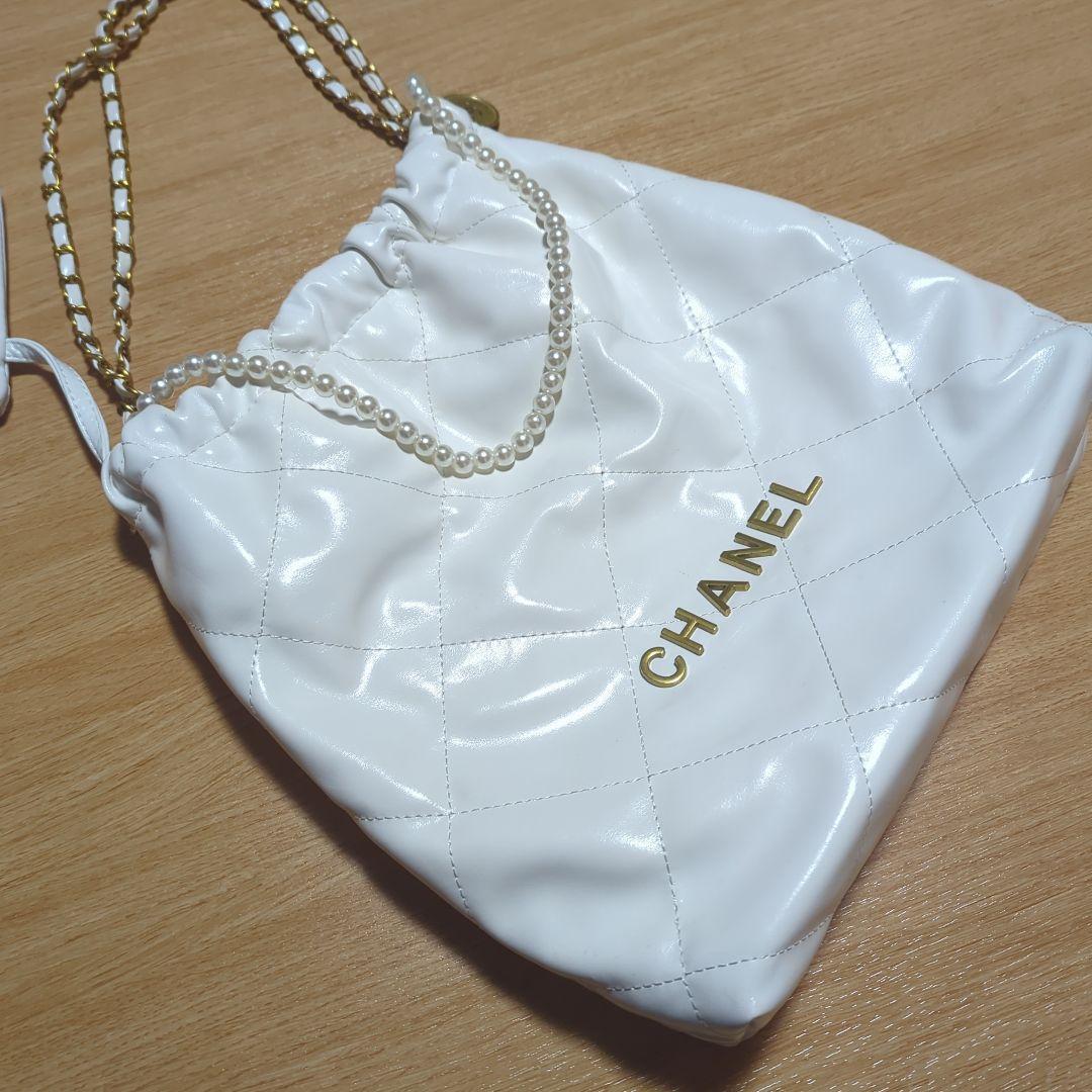 CHANEL ノベルティ　 ホワイト キルティング ショルダーバッグ