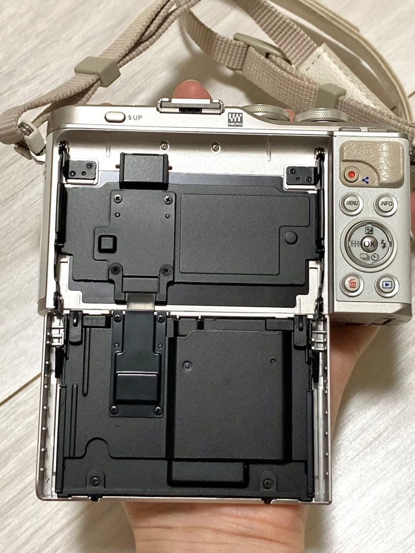 【美品】OLYMPUS オリンパス PEN E-PL9 ミラーレス一眼カメラ