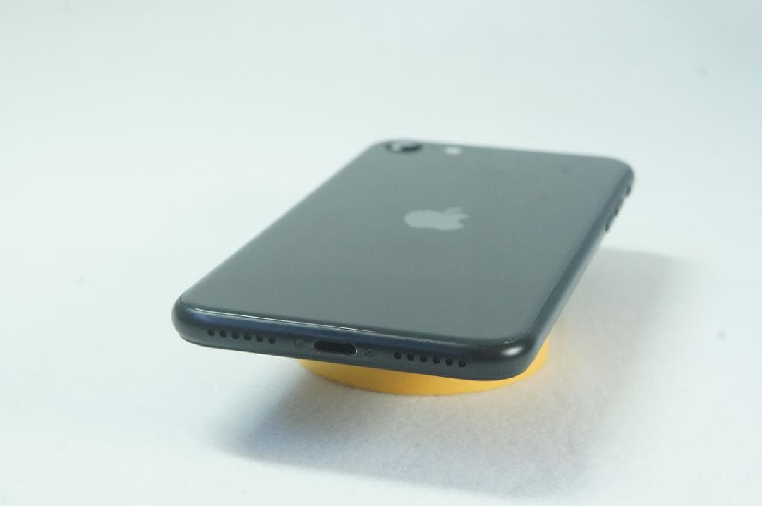 ☆☆美品　iPhone SE2 ブラック 64GB SIMフリー☆☆