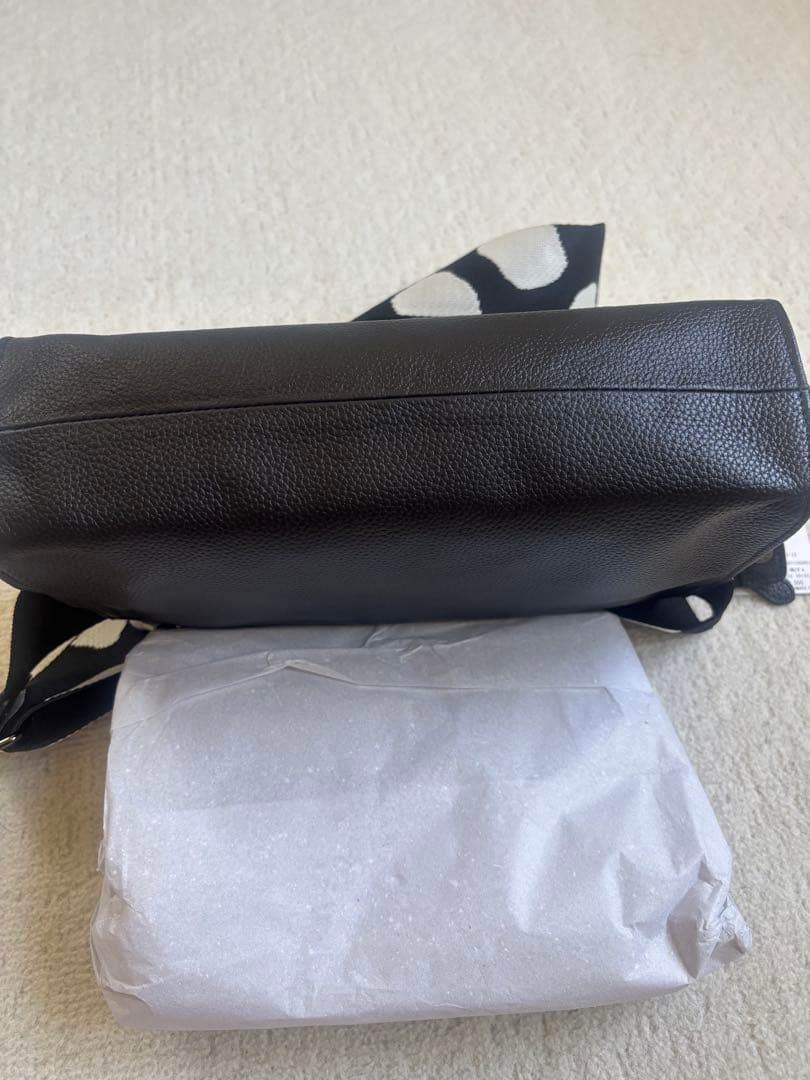 ear PAPILLONNER 本革　ボディバック