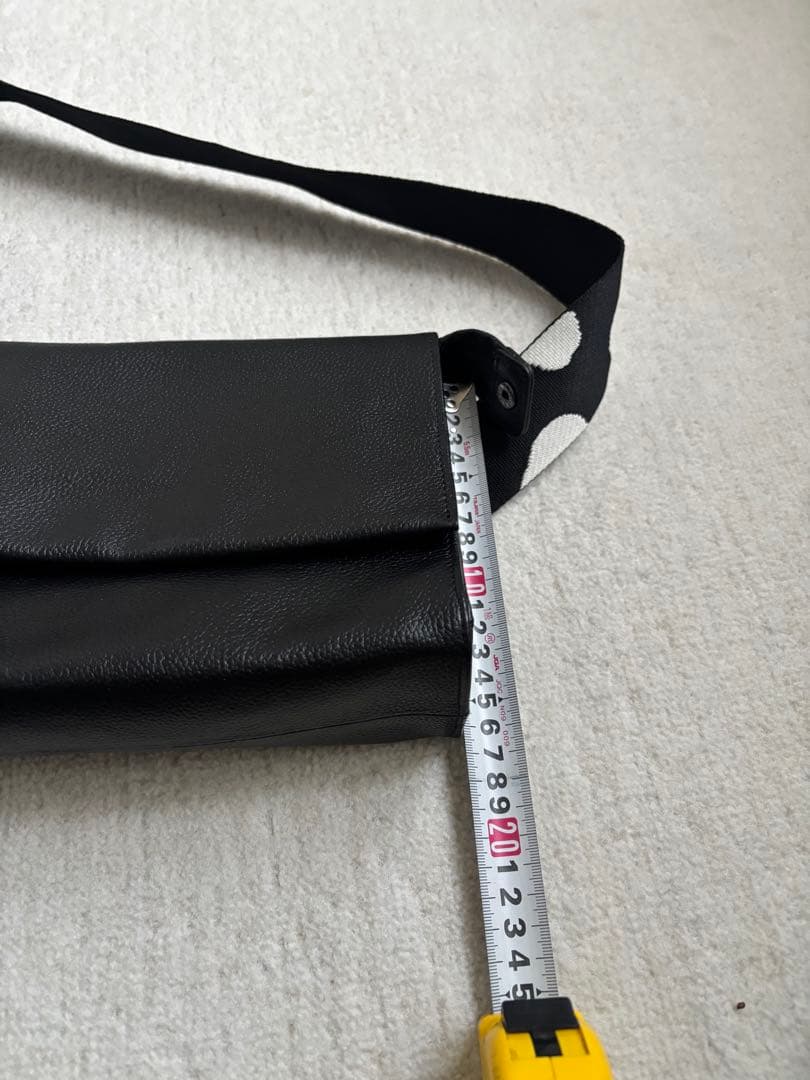 ear PAPILLONNER 本革　ボディバック