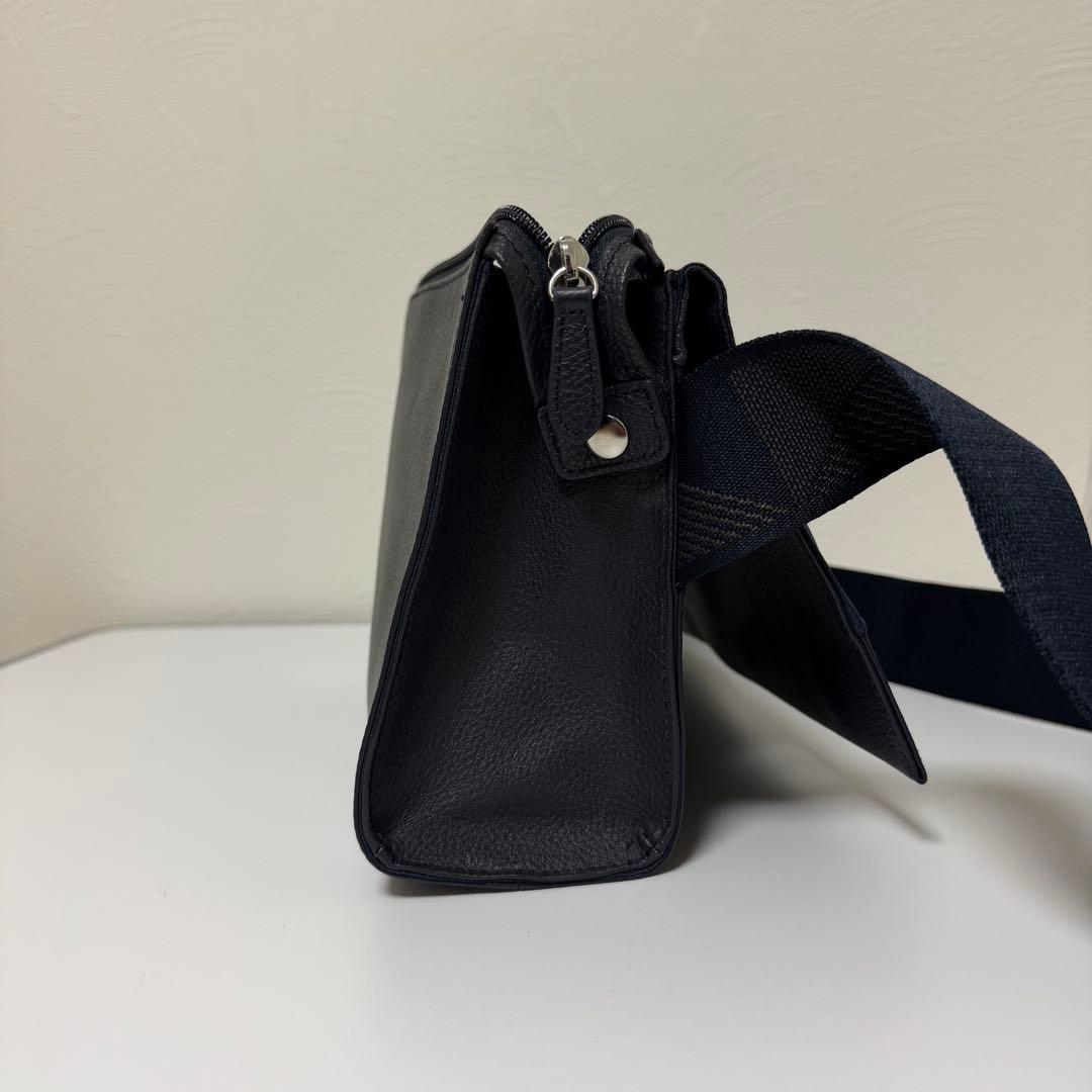 ear PAPILLONNER ワイドテープショルダーバッグ 本革 軽量 紺色