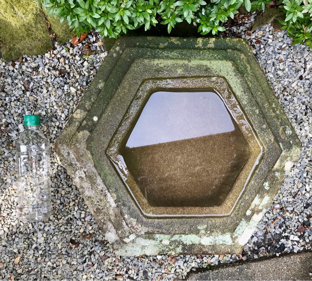 【天然自然石・見立て水鉢・蹲・向鉢】庭石オブジェ置物ガーデニングバードバス造園