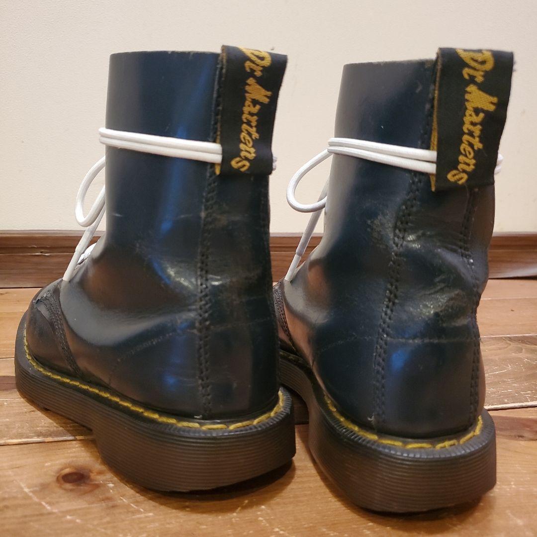 【ホワイト社×ネイビー】英国製 ドクターマーチン 8ホール UK4