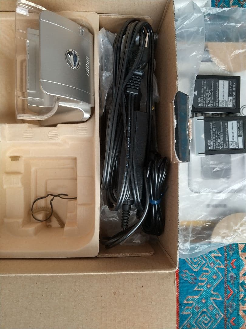 ニコン COOLPIX SQ 元箱、バッテリー3個付き