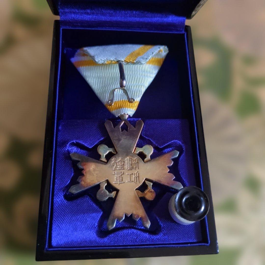 【最終価格】【美品】勲四等 瑞宝章 塗共箱・略綬付き