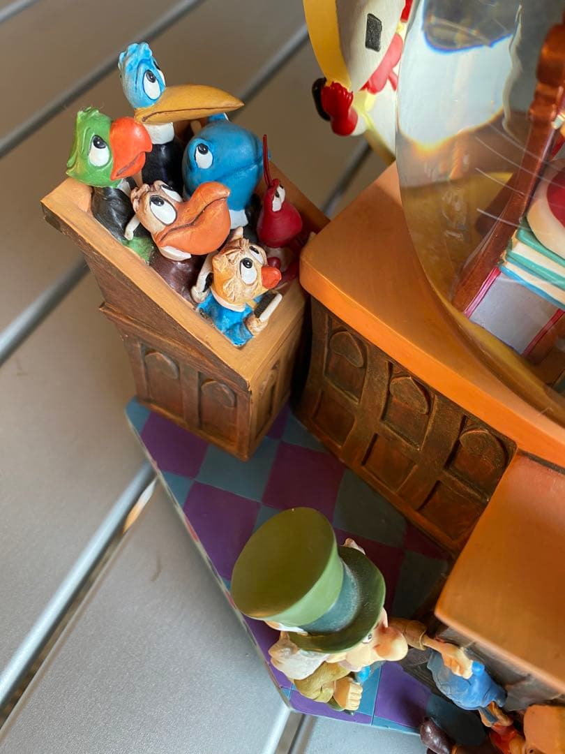 ふしぎの国のアリス　スノードーム　スノーグローブ　オルゴール　フィギュア