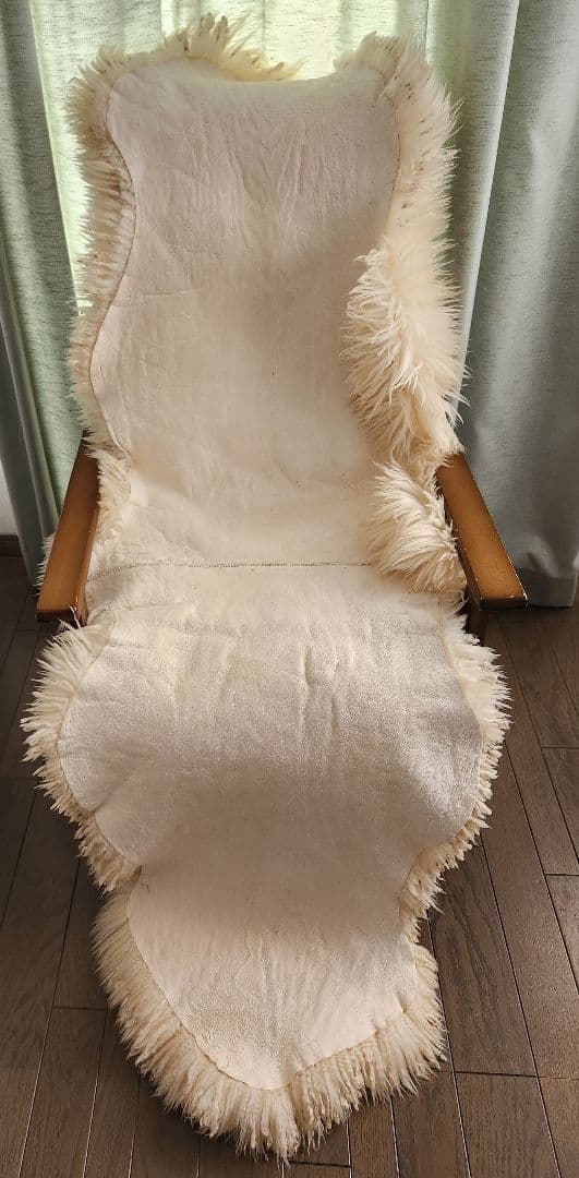 再値下げしました。 クリーム色 羊毛 1.５匹ラグ