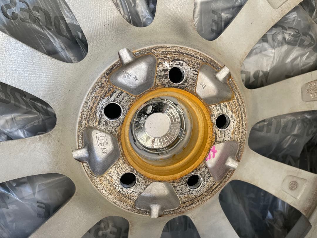 スタッドレスタイヤ プリウス 225 / 40R18 880 PHV GR用