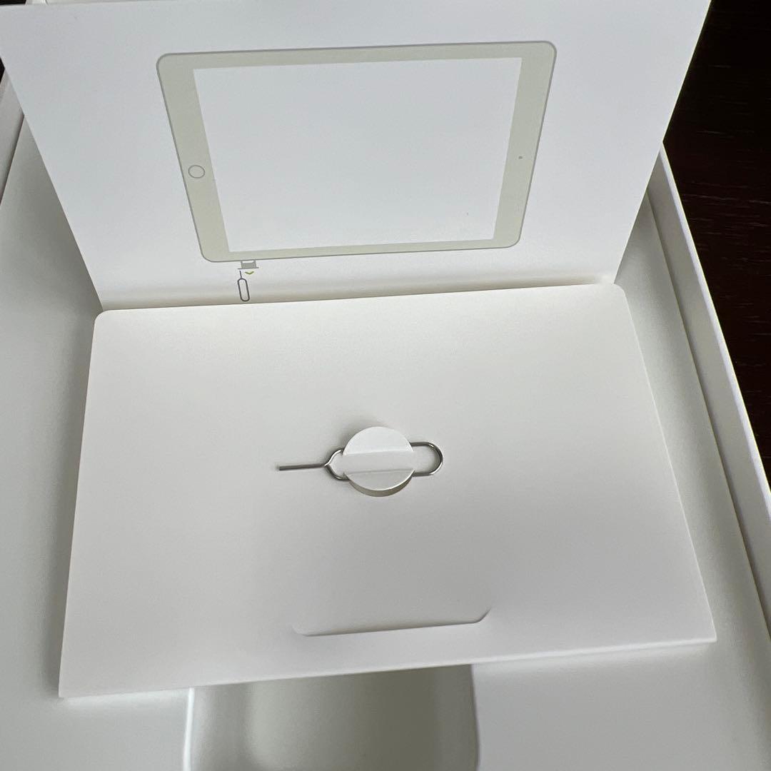 Apple iPad 第5世代　32GB　シルバー 本体