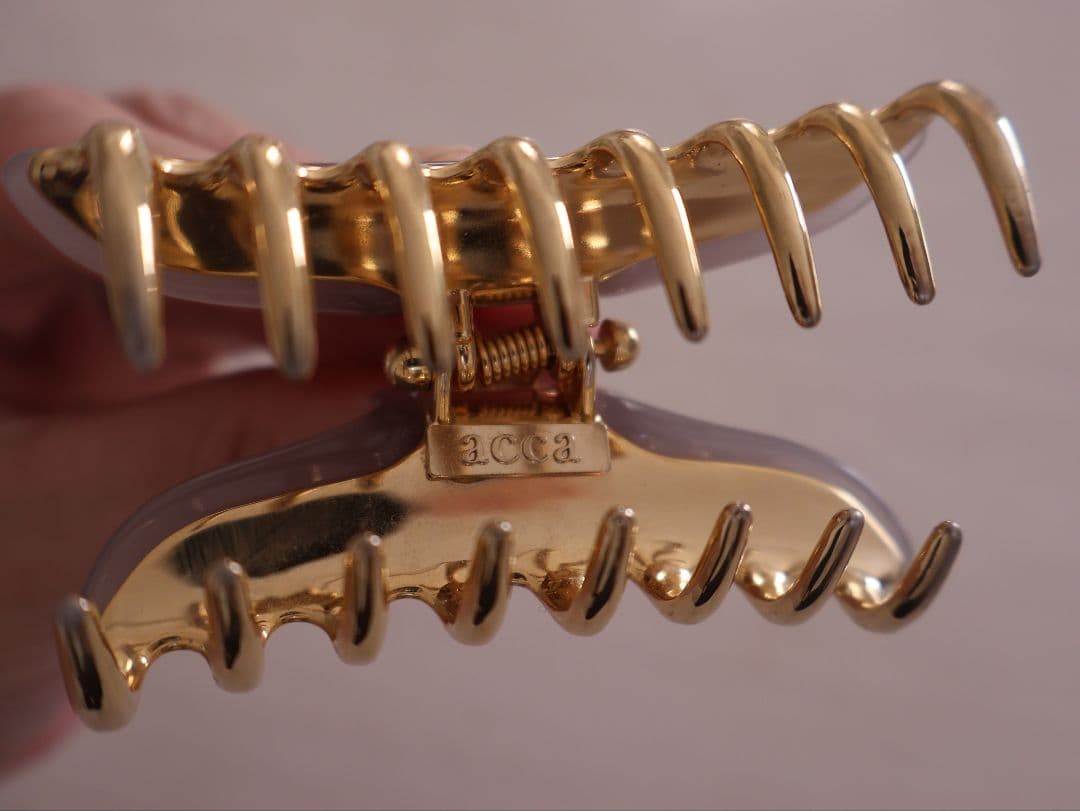 【acca】ロゴ付き　ニューコラーナクリップ　中サイズ