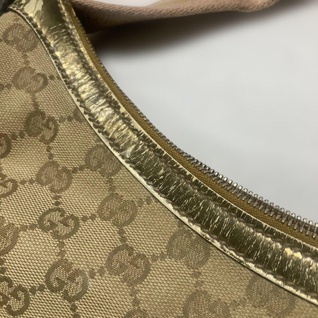 GUCCIハーフムーンショルダーバッグGG キャンバス