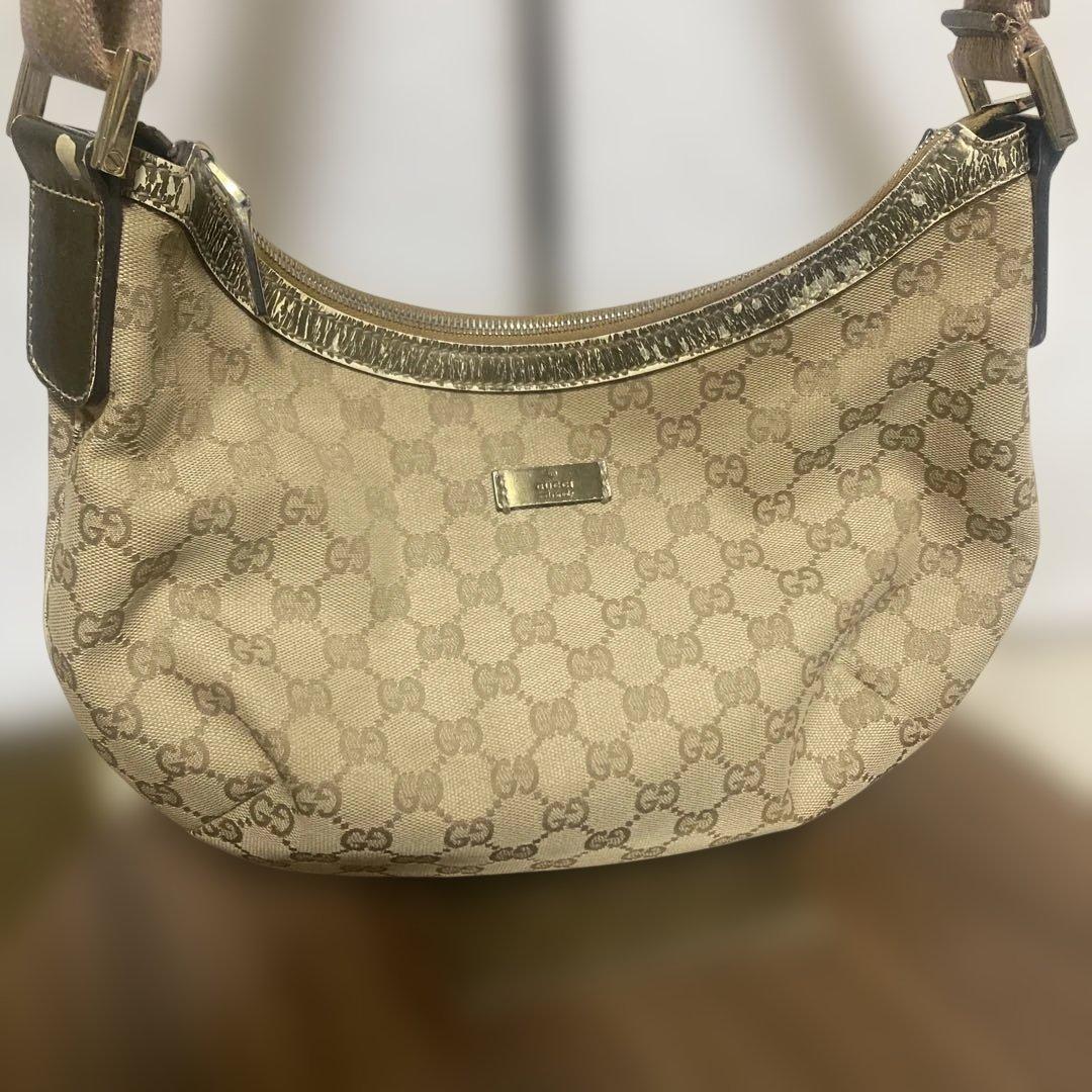 GUCCIハーフムーンショルダーバッグGG キャンバス