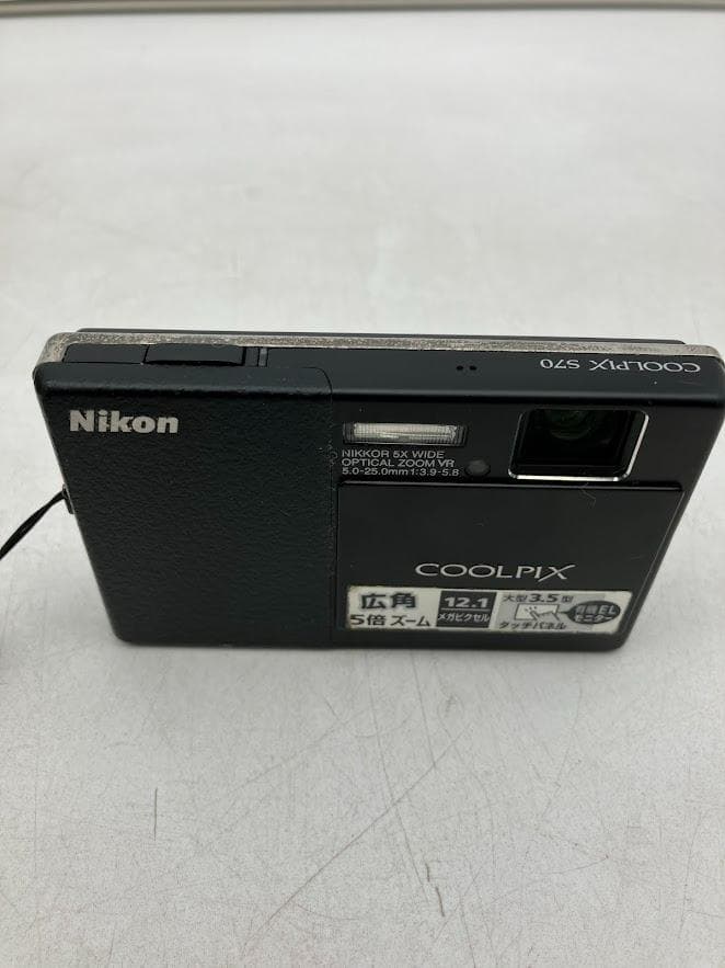 Nikon COOLPIX S70 本体と付属品