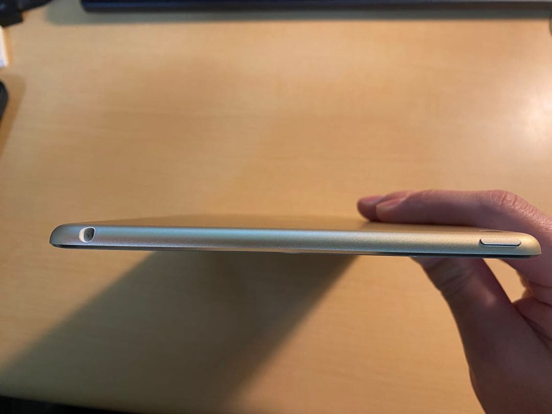 iPad mini4 WiFi 128GBゴールド