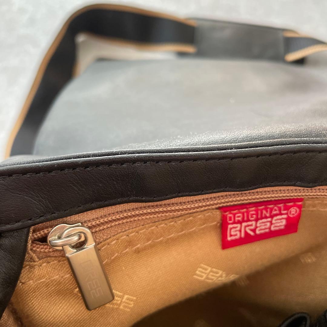 美品 ブリー BREE フラップショルダーバッグ ブラック