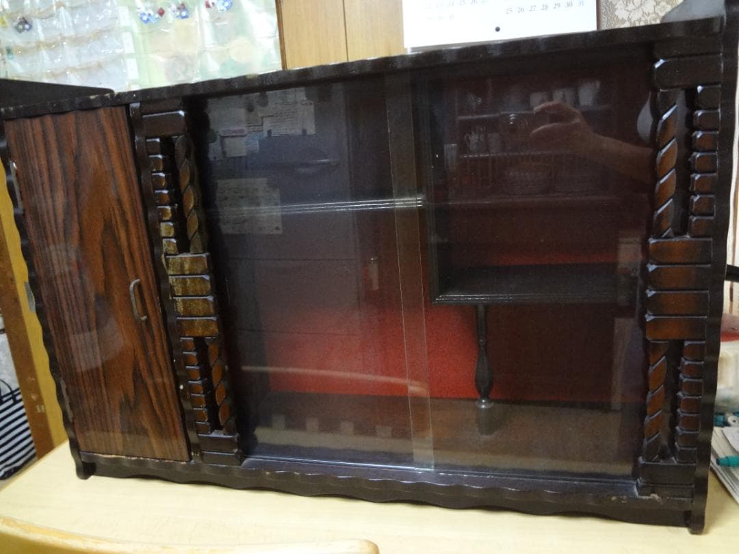 サイドボード　木製　アンティーク家具　お酒のボトルやグラス・食器の収納棚