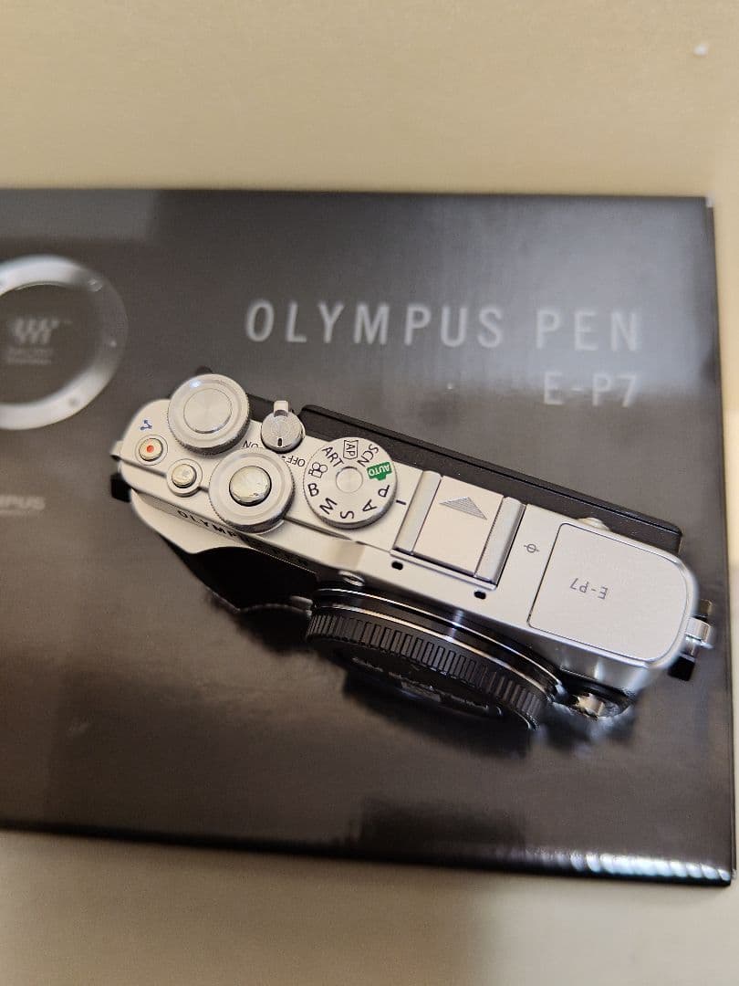 OLYMPUS PEN E-P7 ミラーレスカメラ　ほぼ新品です