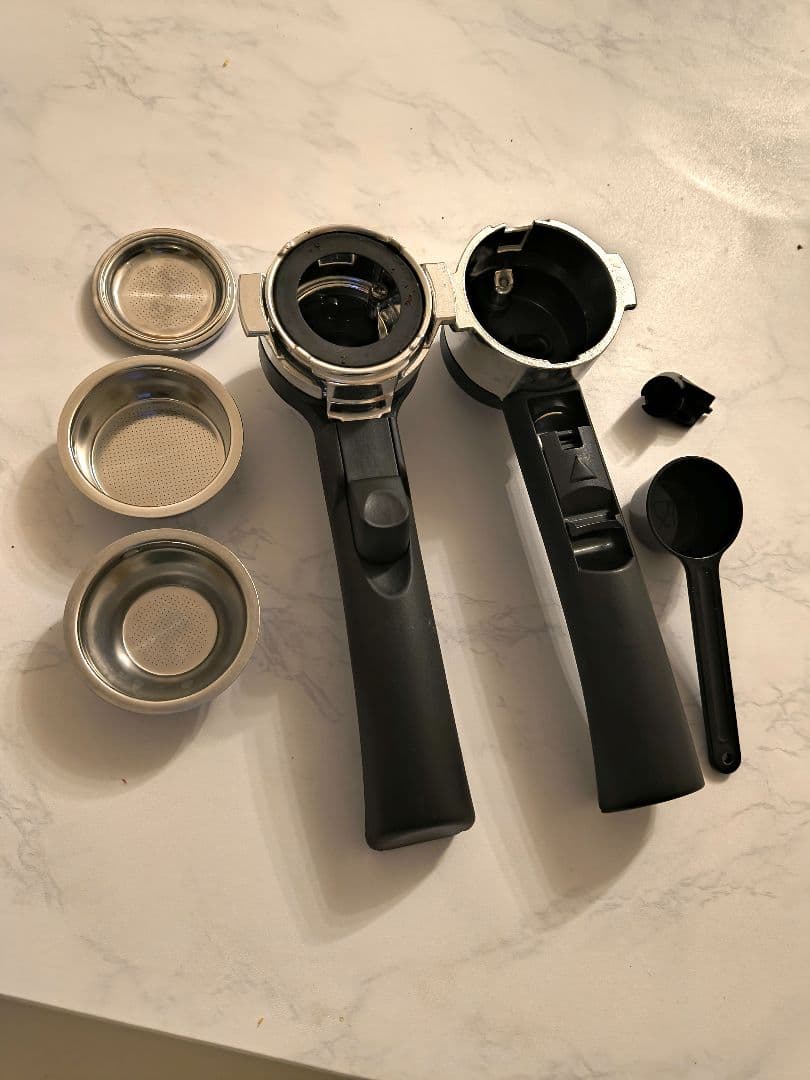 【美品】DeLonghi エスプレッソマシン ホワイト